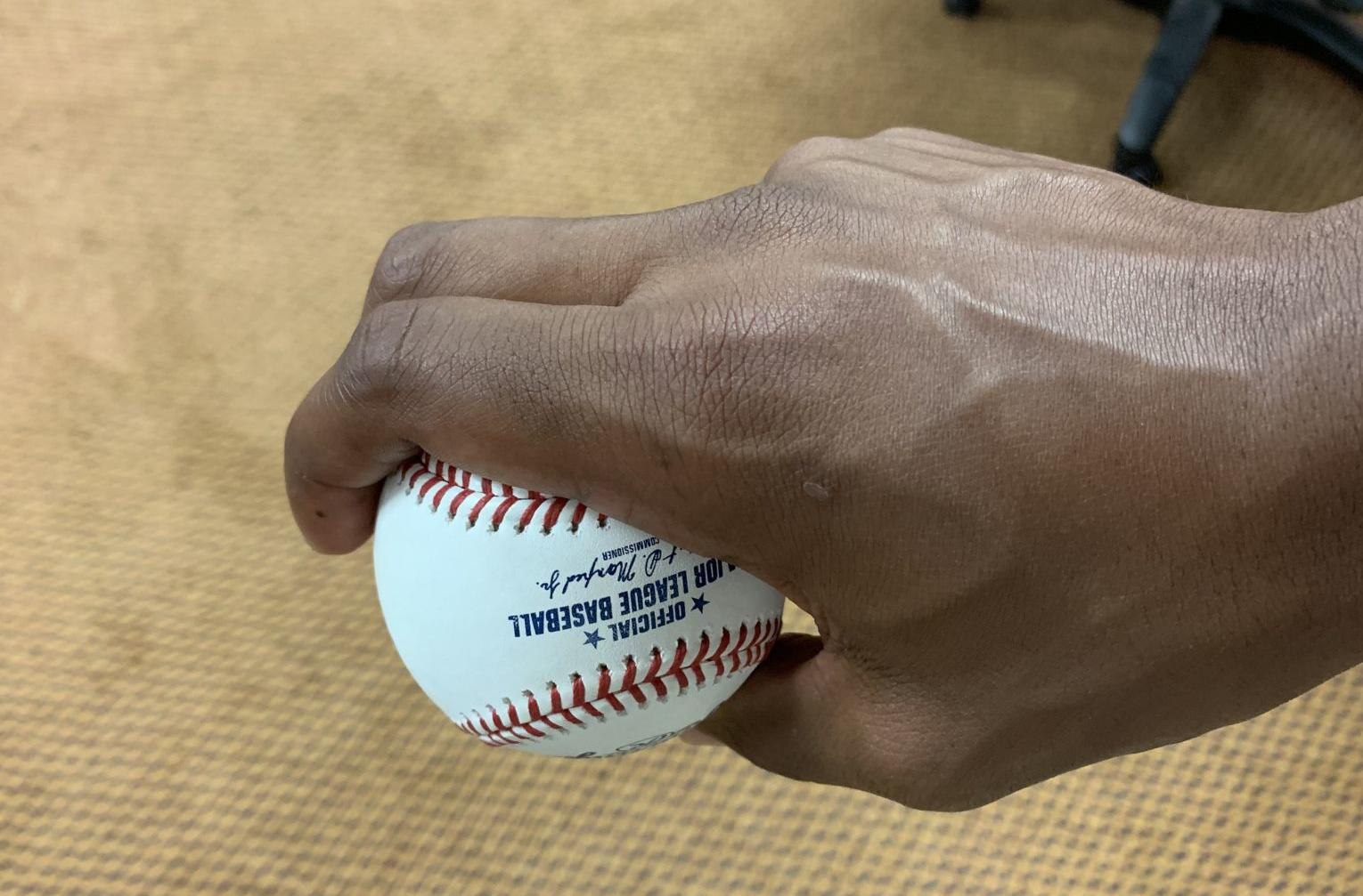 Pitch Grips: ALEX REYES' SLIDER